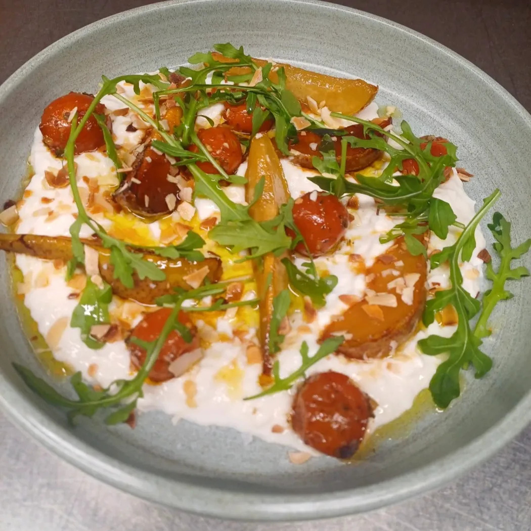 Image alt description