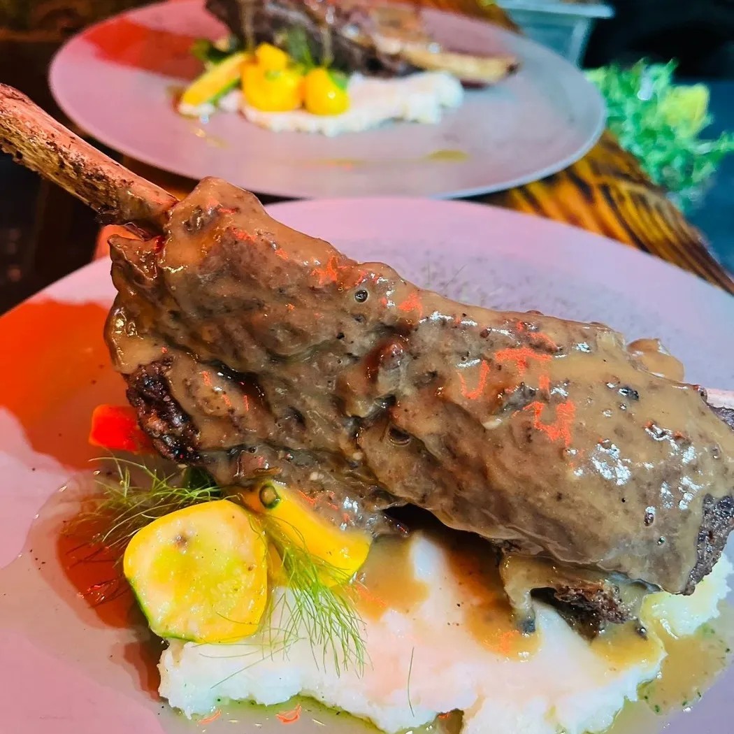 Image alt description