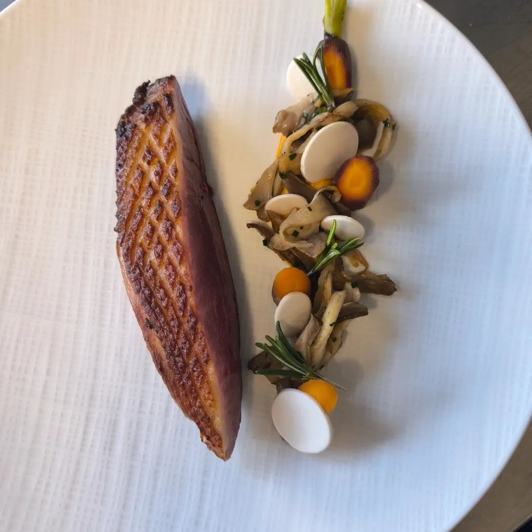 Image alt description