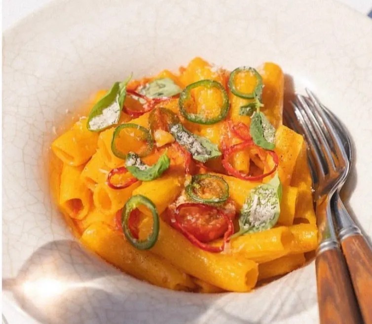 Image alt description