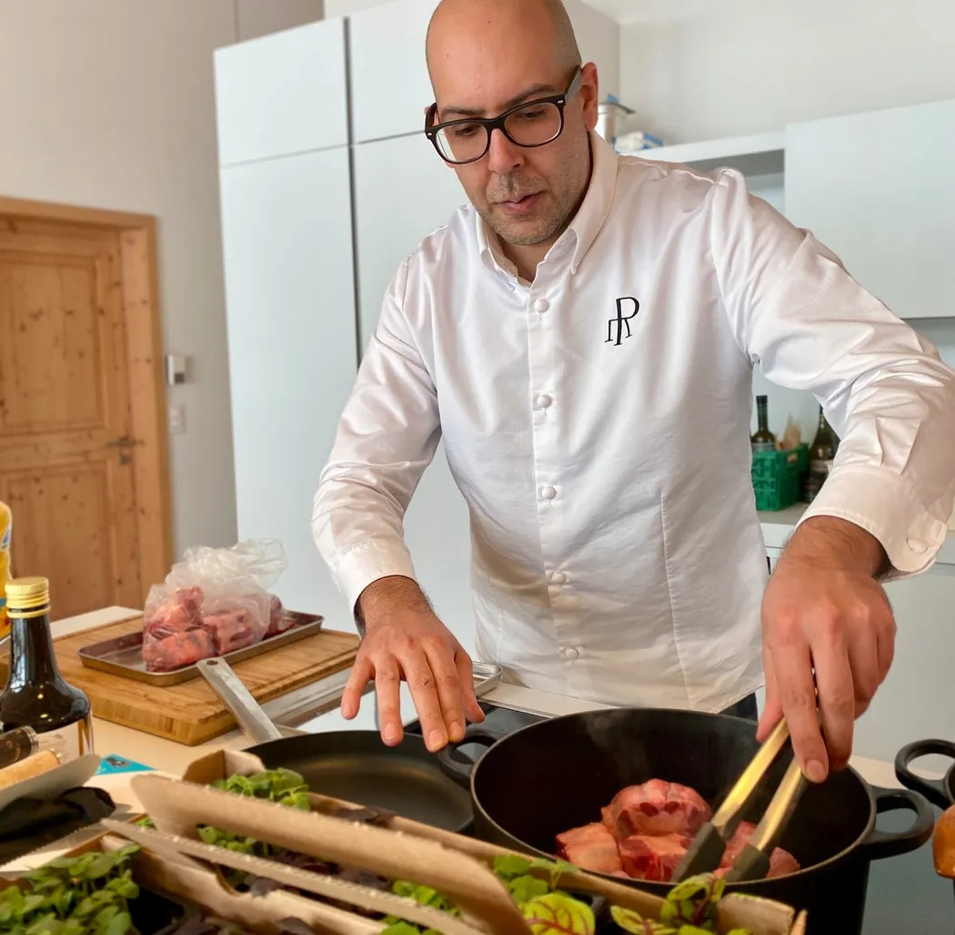 Image alt description