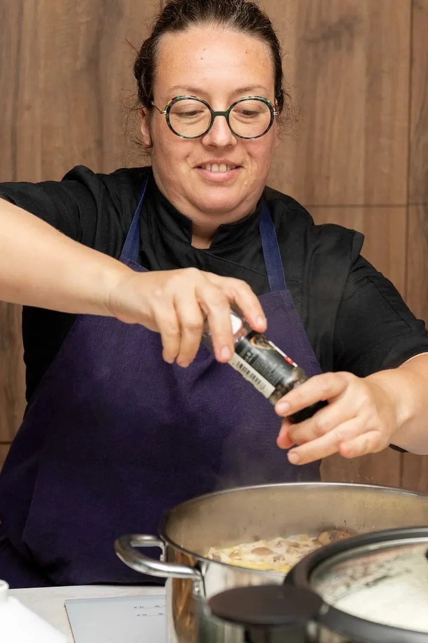 Image alt description