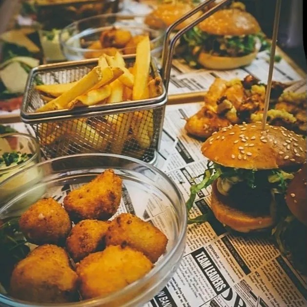 Image alt description