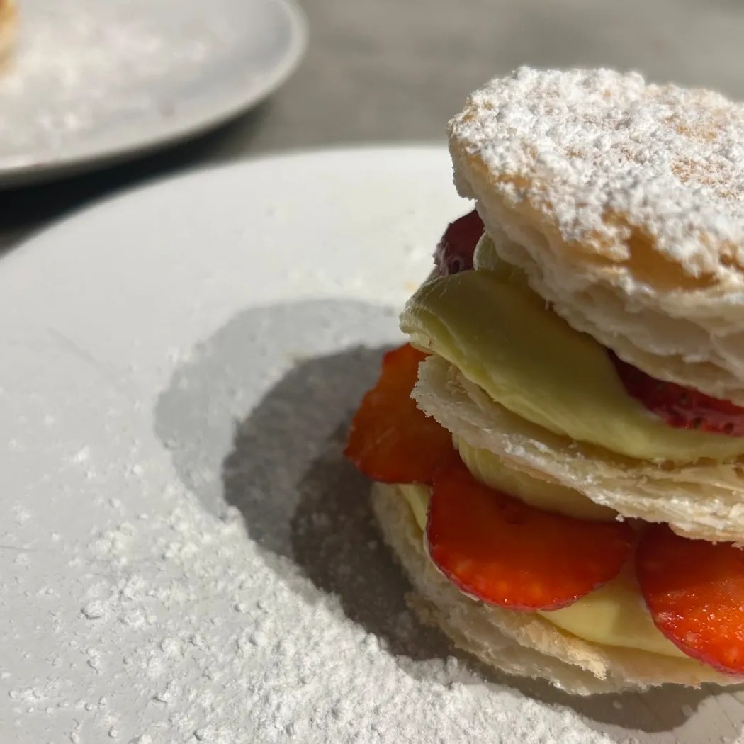 Image alt description