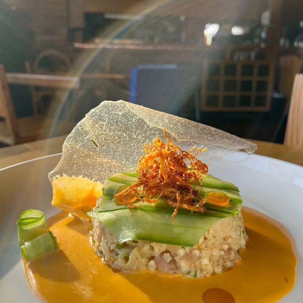 Image alt description