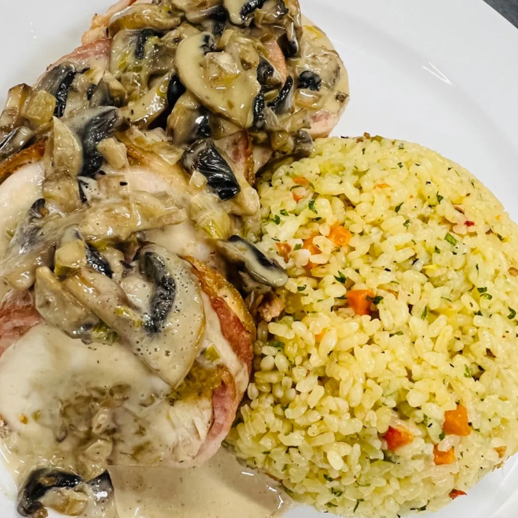 Image alt description