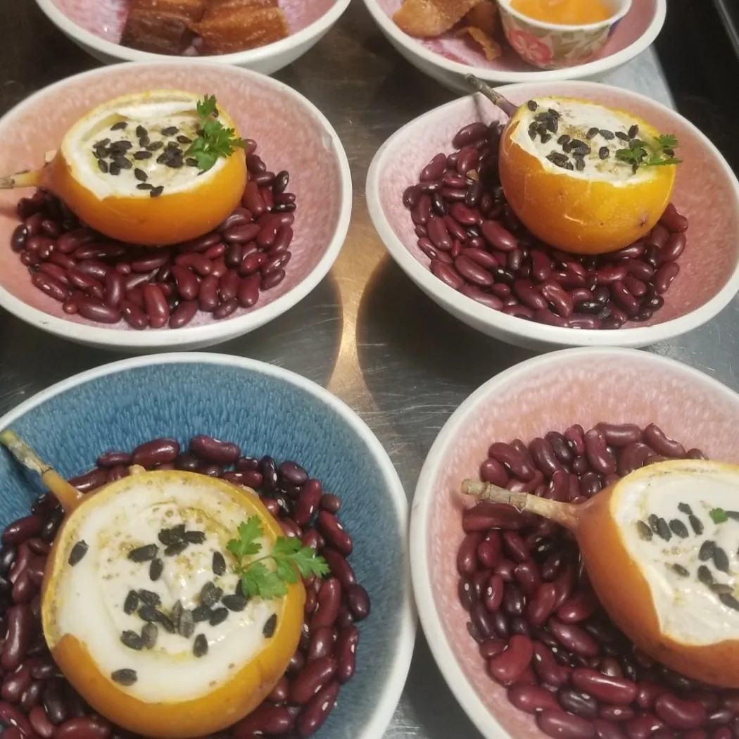 Image alt description