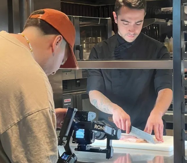 Image alt description