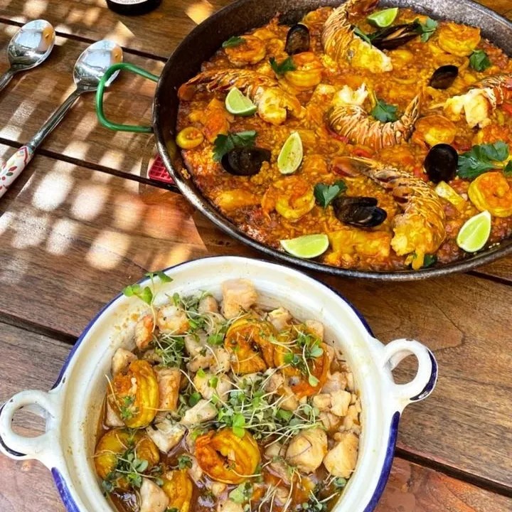 Image alt description