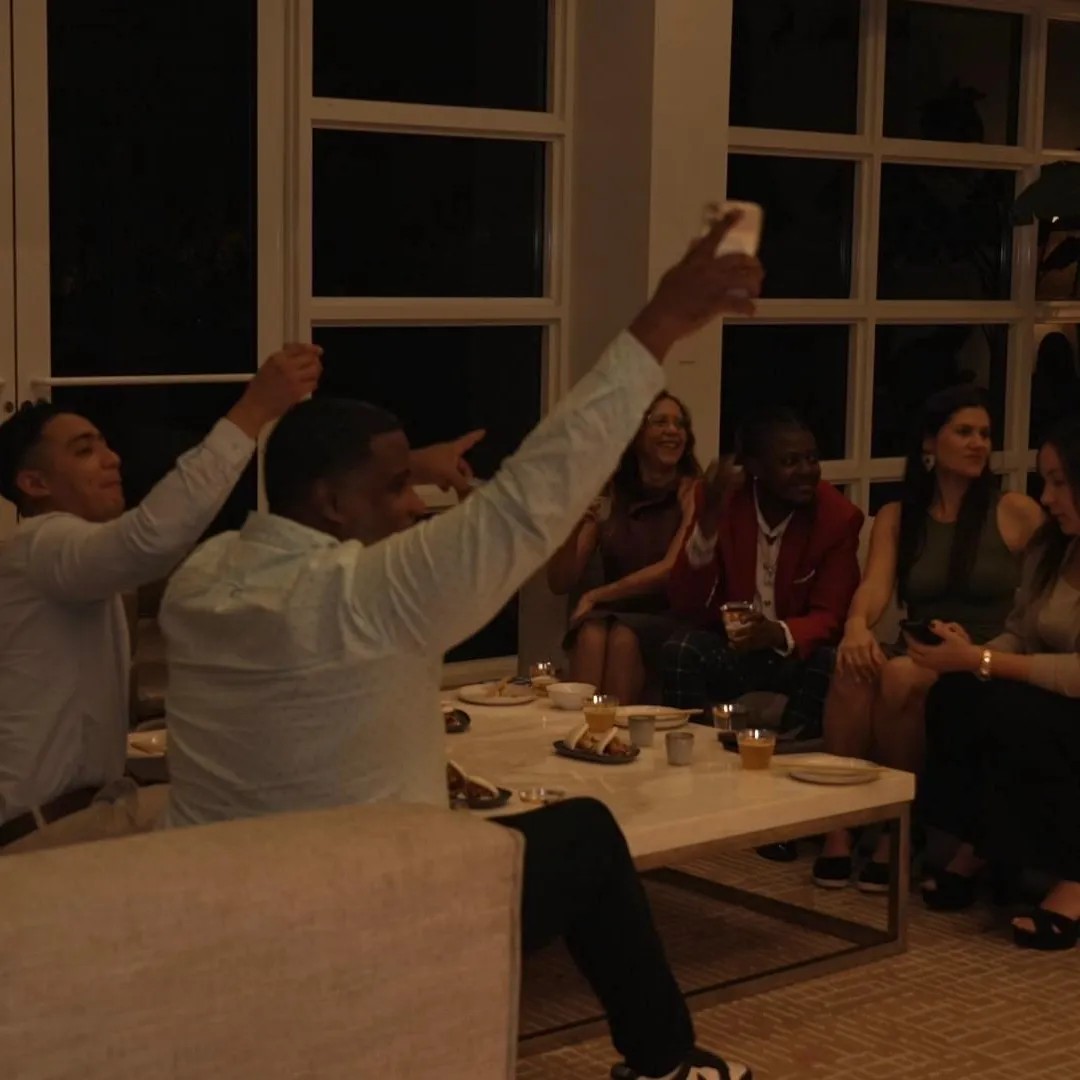 Image alt description