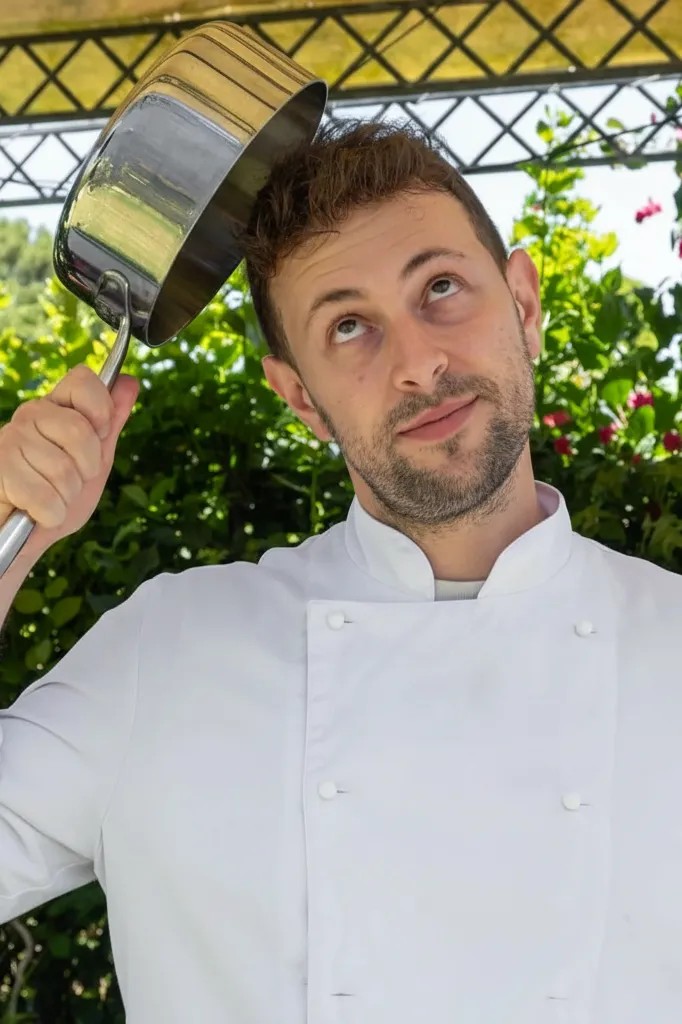 Image alt description