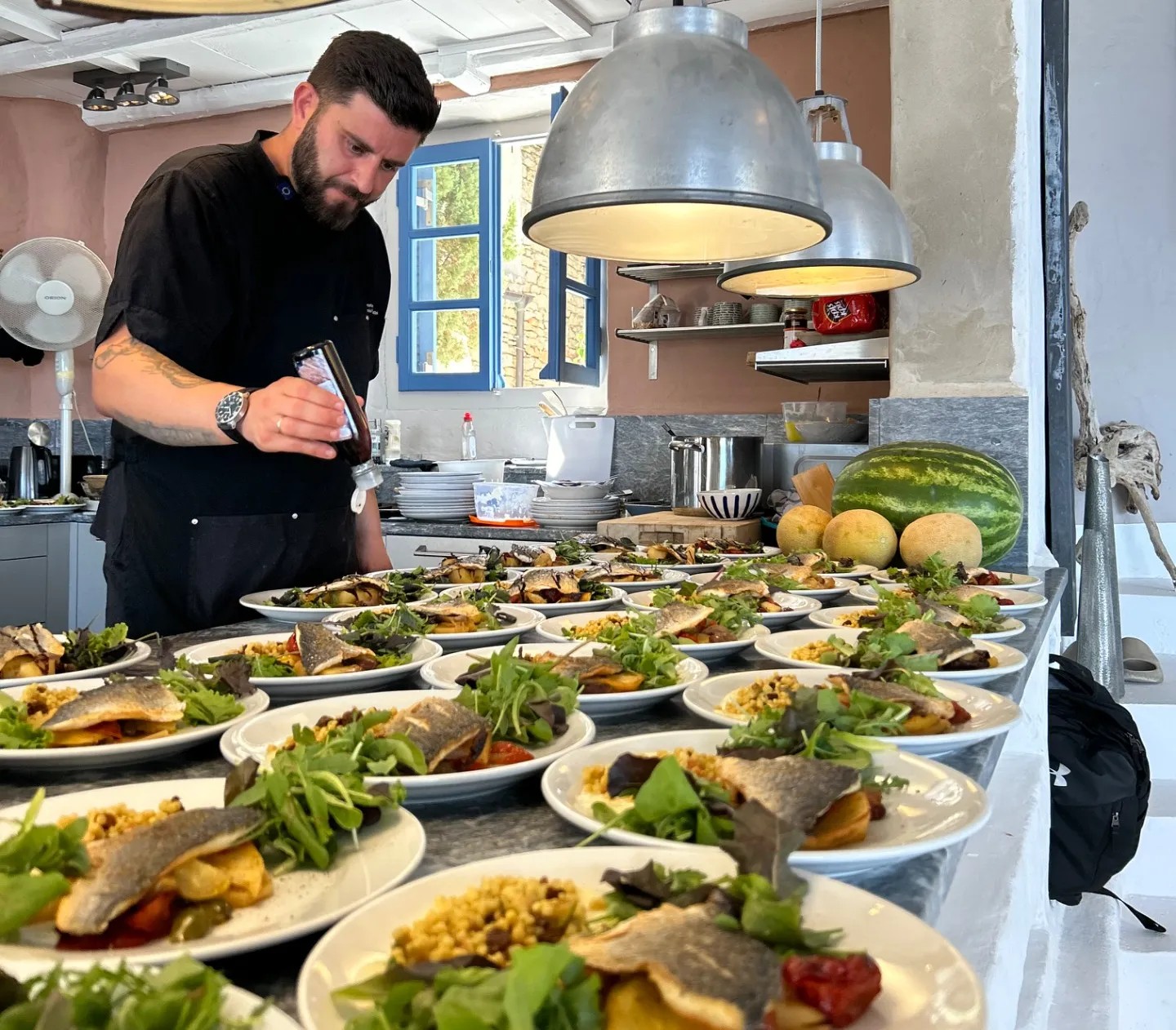 Image alt description