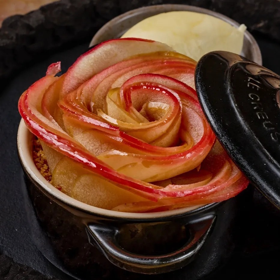 Image alt description