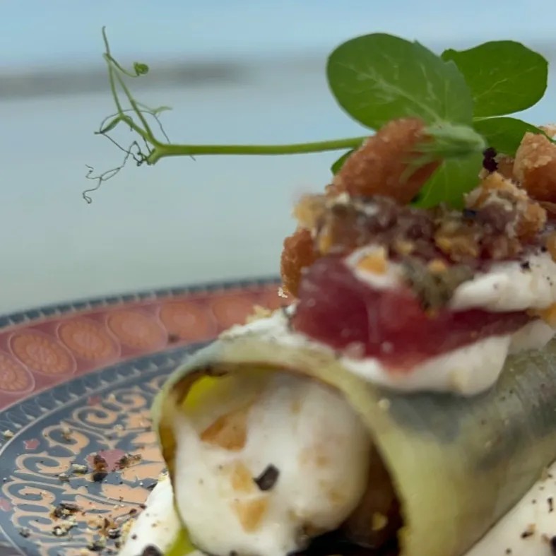 Image alt description