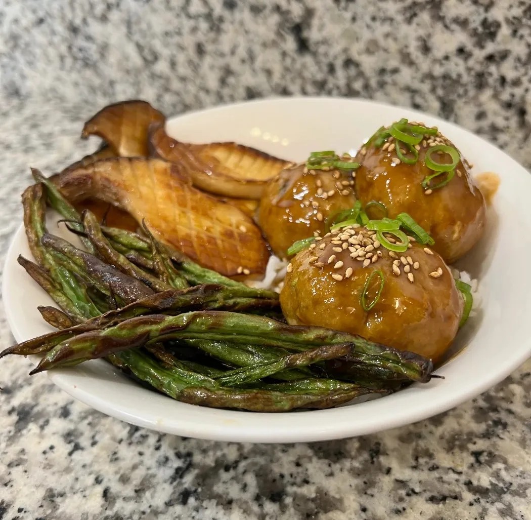 Image alt description