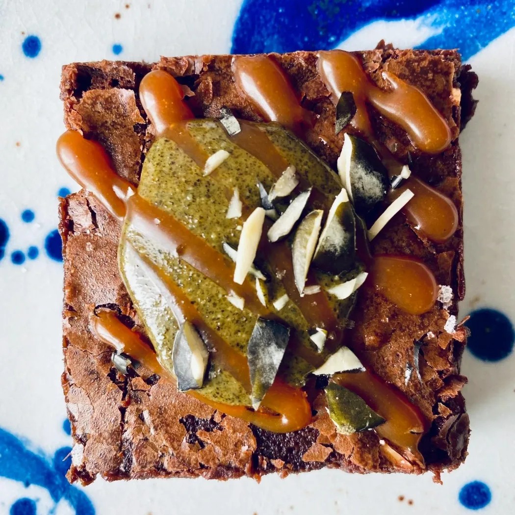 Image alt description