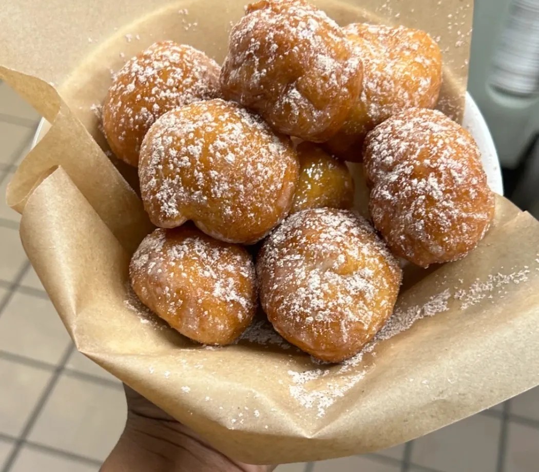 Image alt description