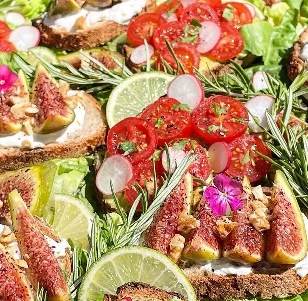 Image alt description