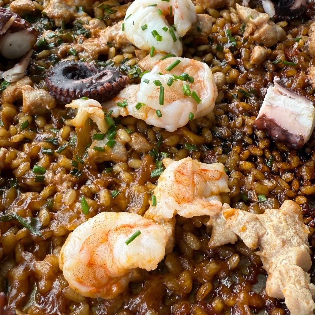 Image alt description