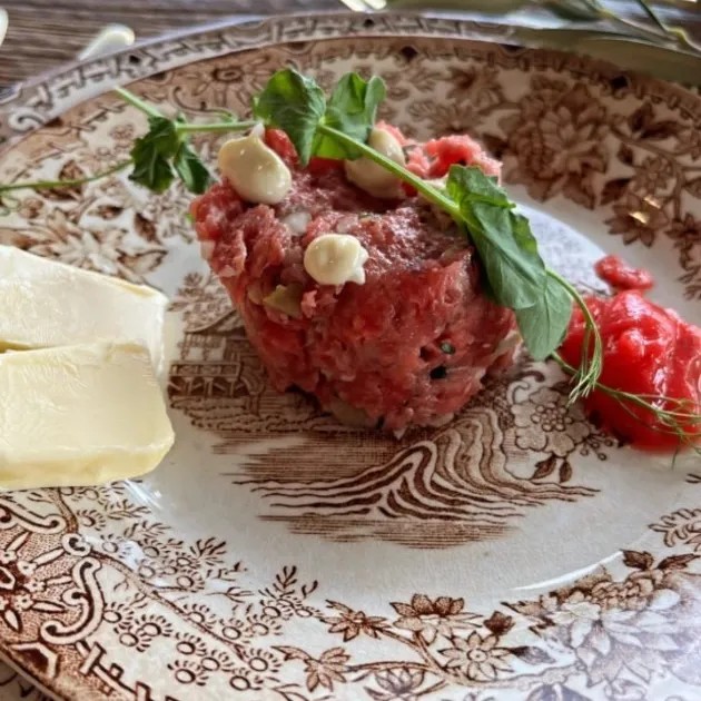 Image alt description