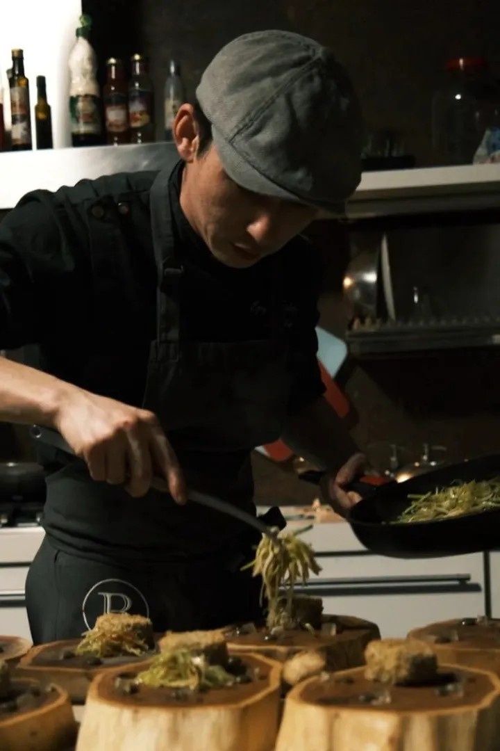 Image alt description