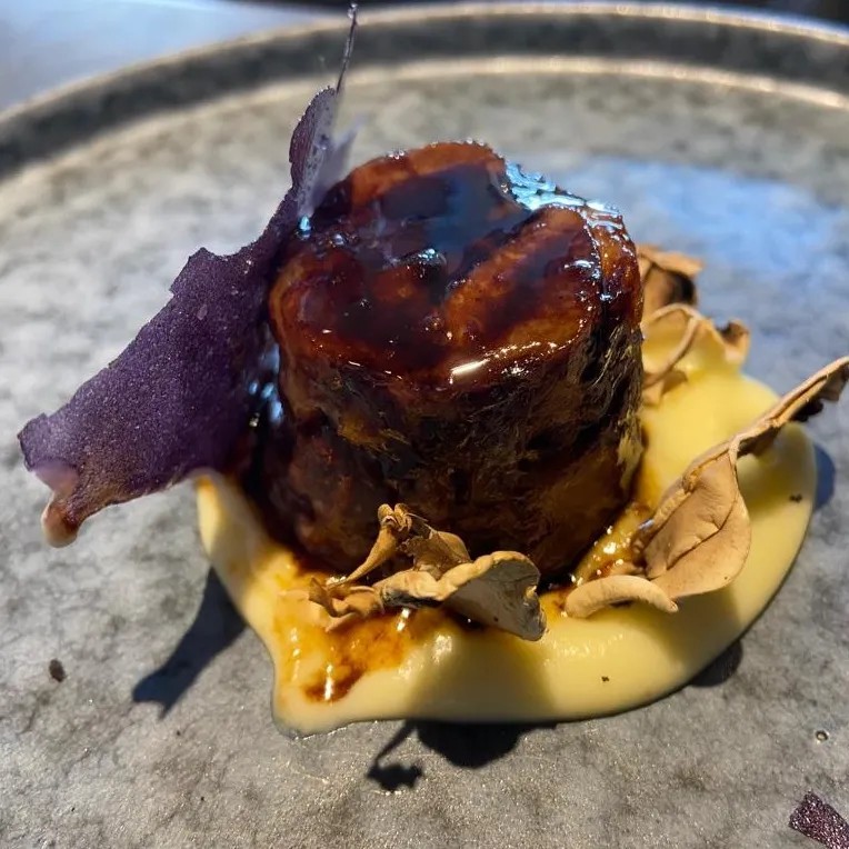 Image alt description