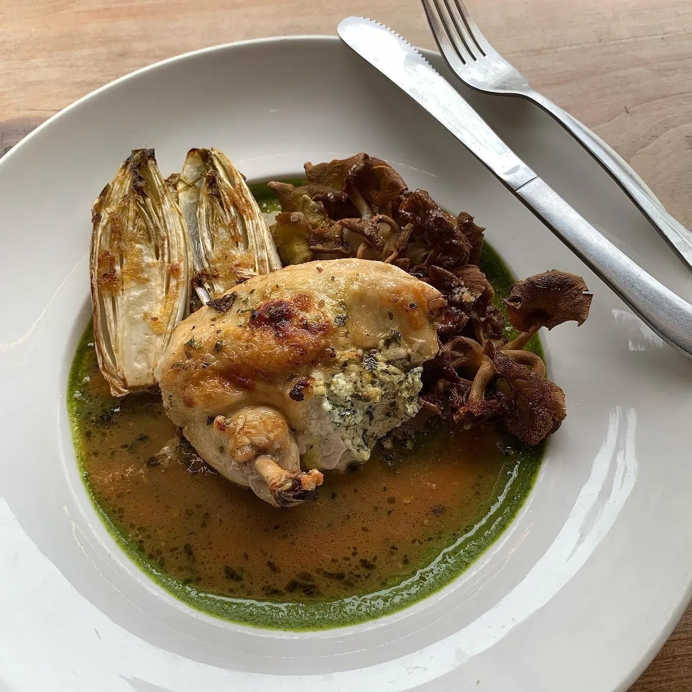 Image alt description