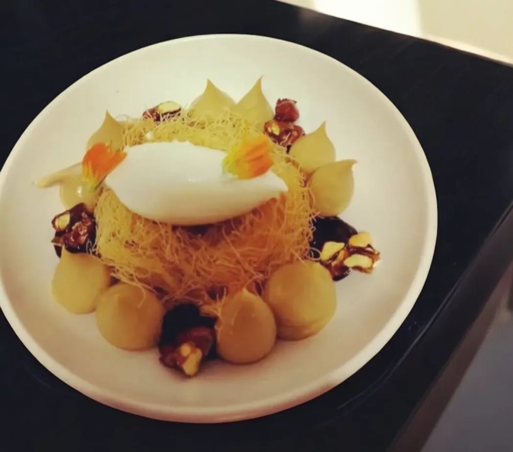 Image alt description