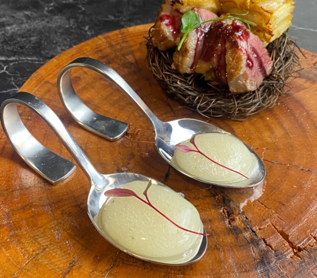 Image alt description