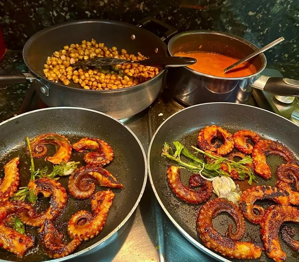 Image alt description