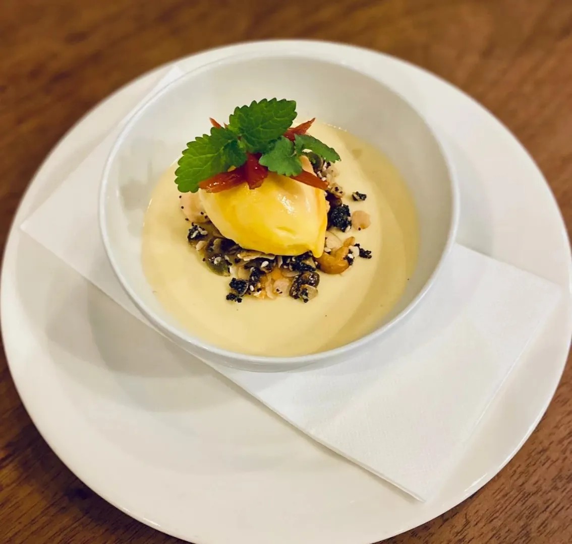 Image alt description