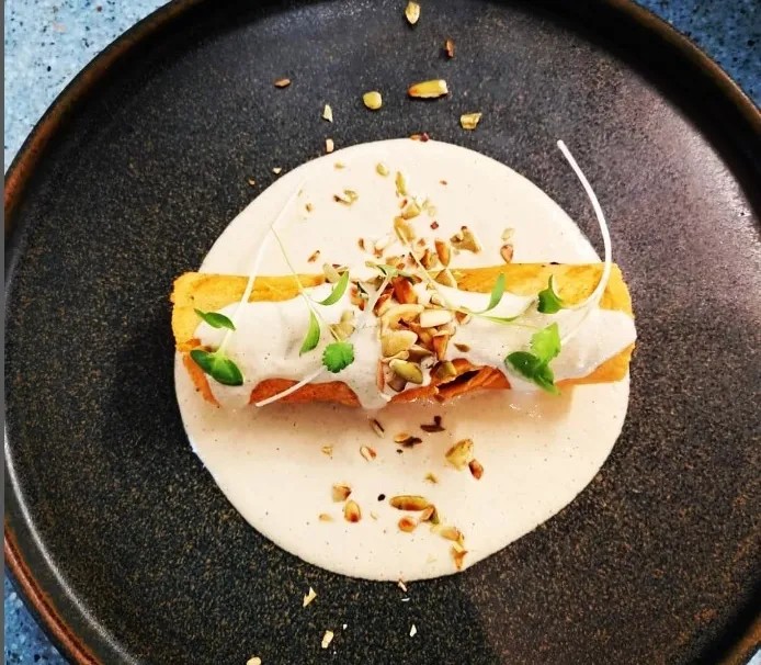 Image alt description