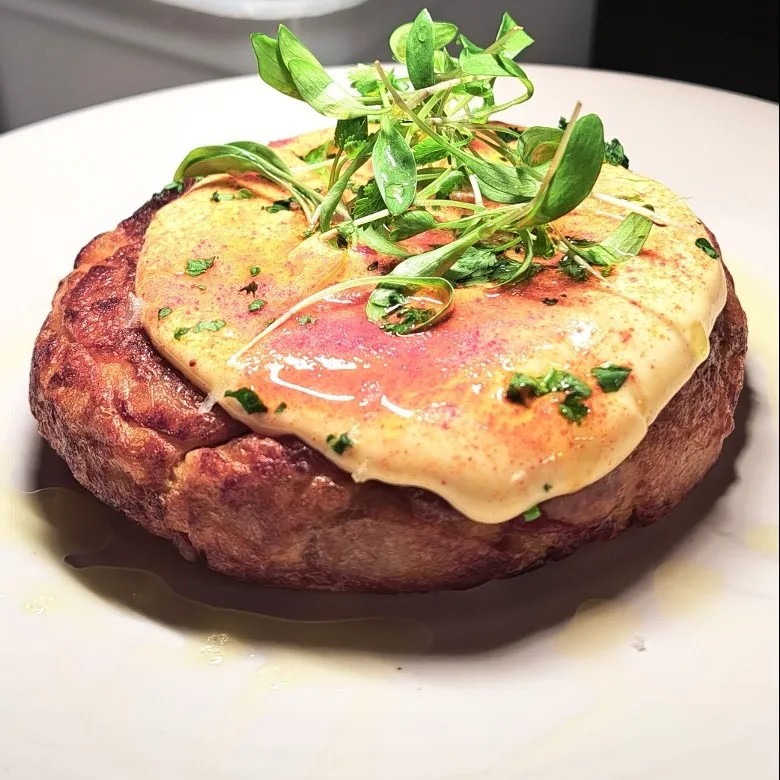 Image alt description