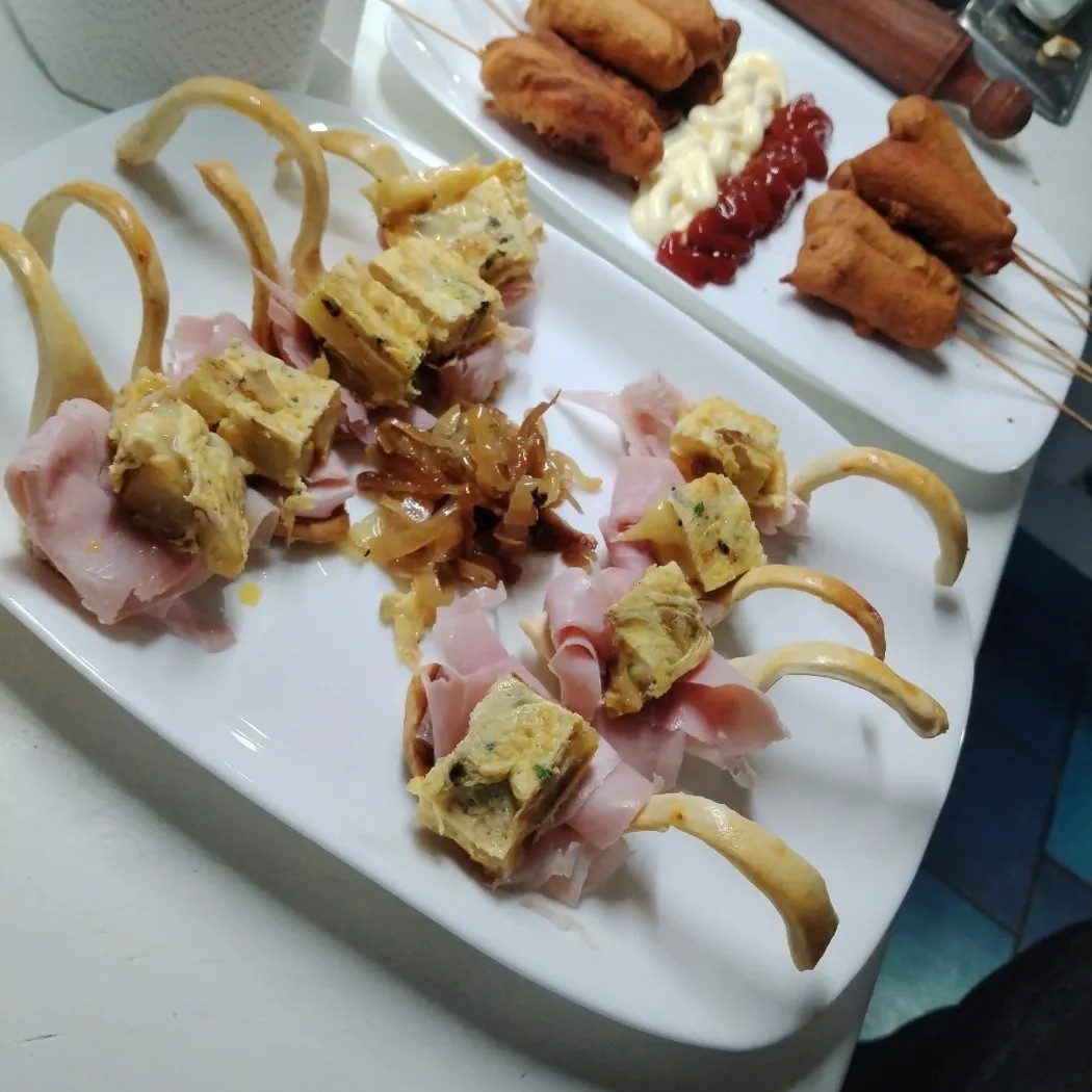 Image alt description