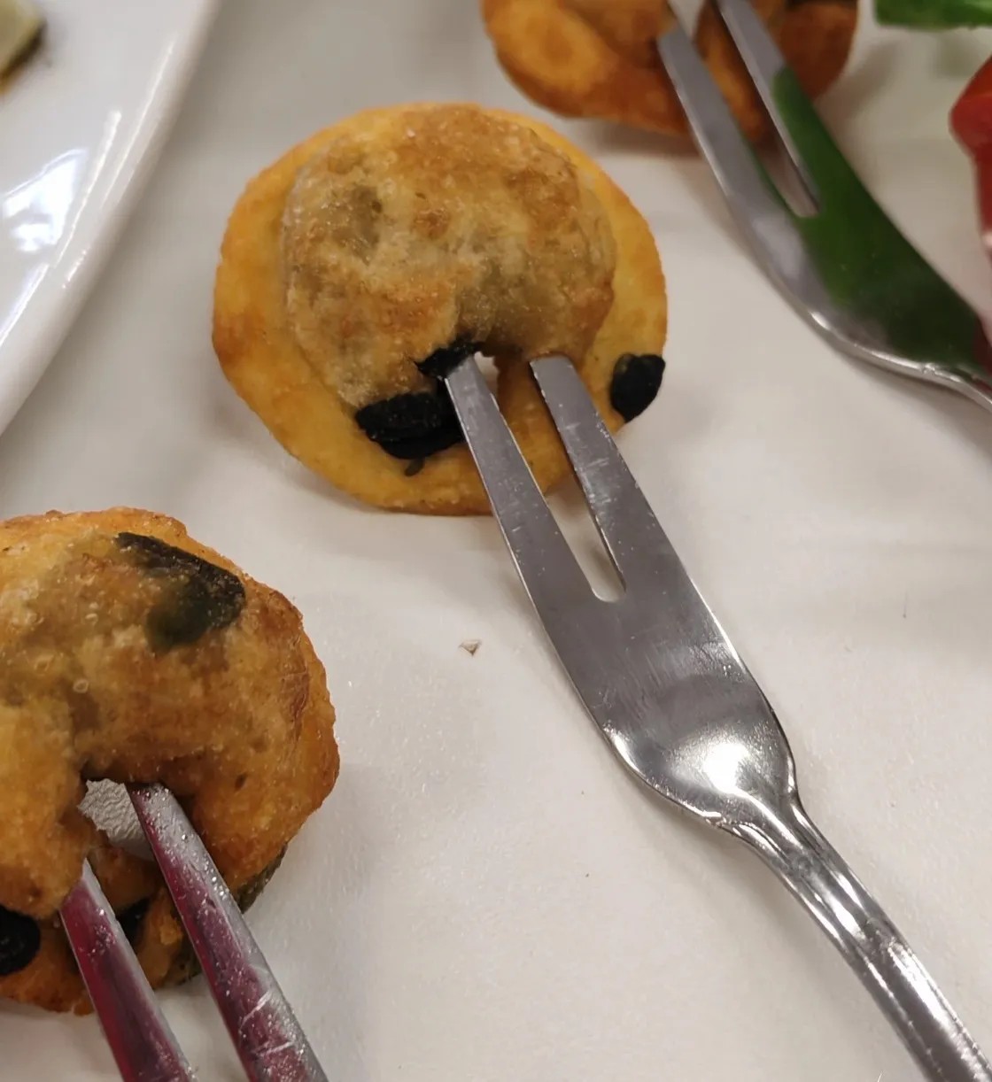 Image alt description