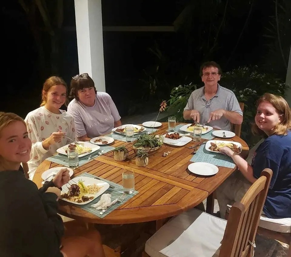 Image alt description