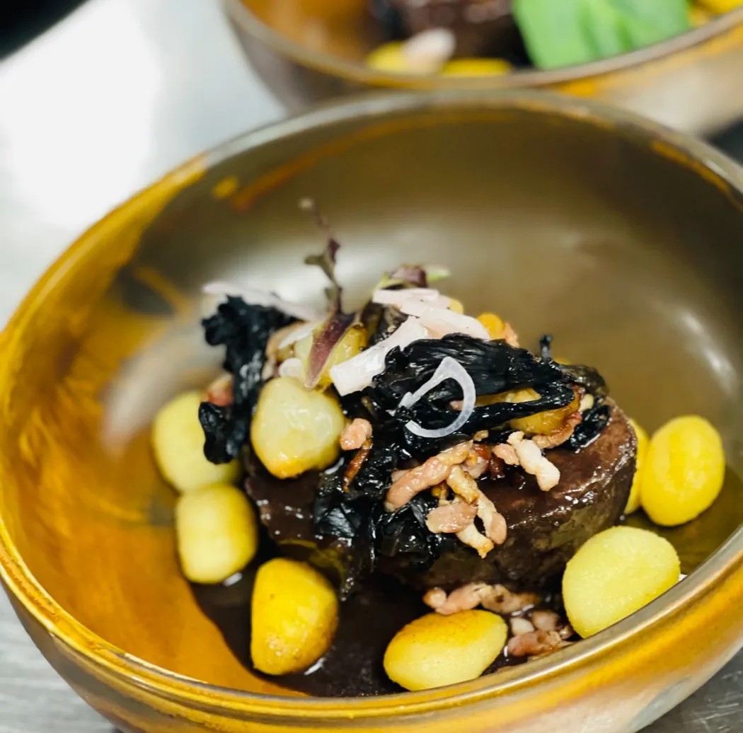 Image alt description