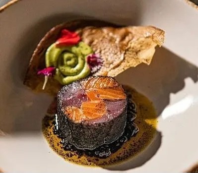 Image alt description