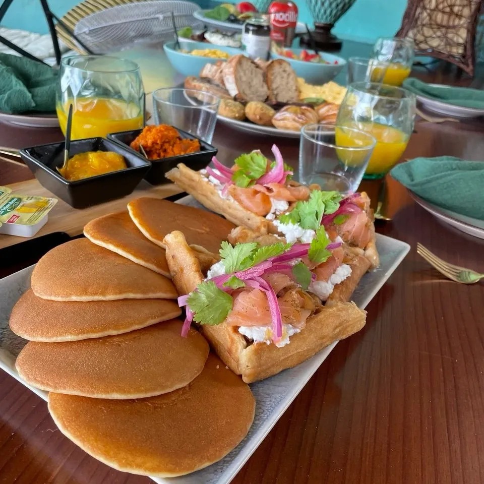 Image alt description