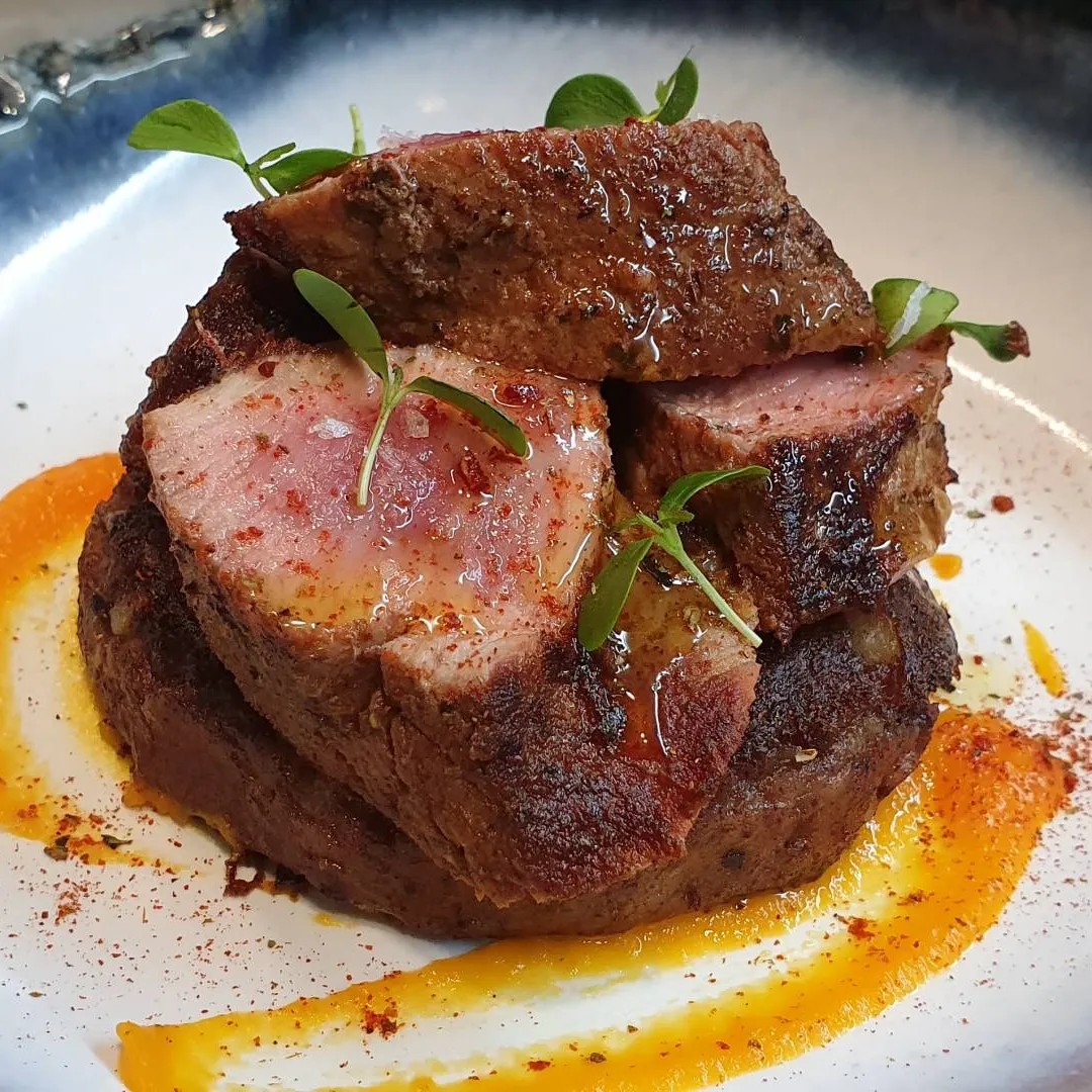 Image alt description