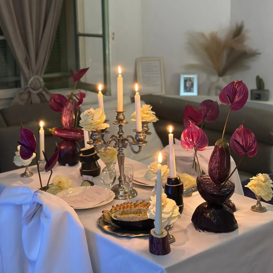 Image alt description