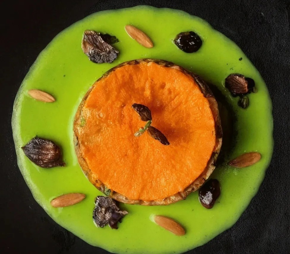 Image alt description