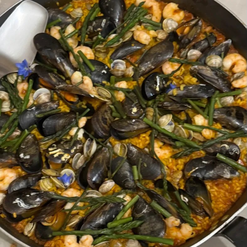 Image alt description