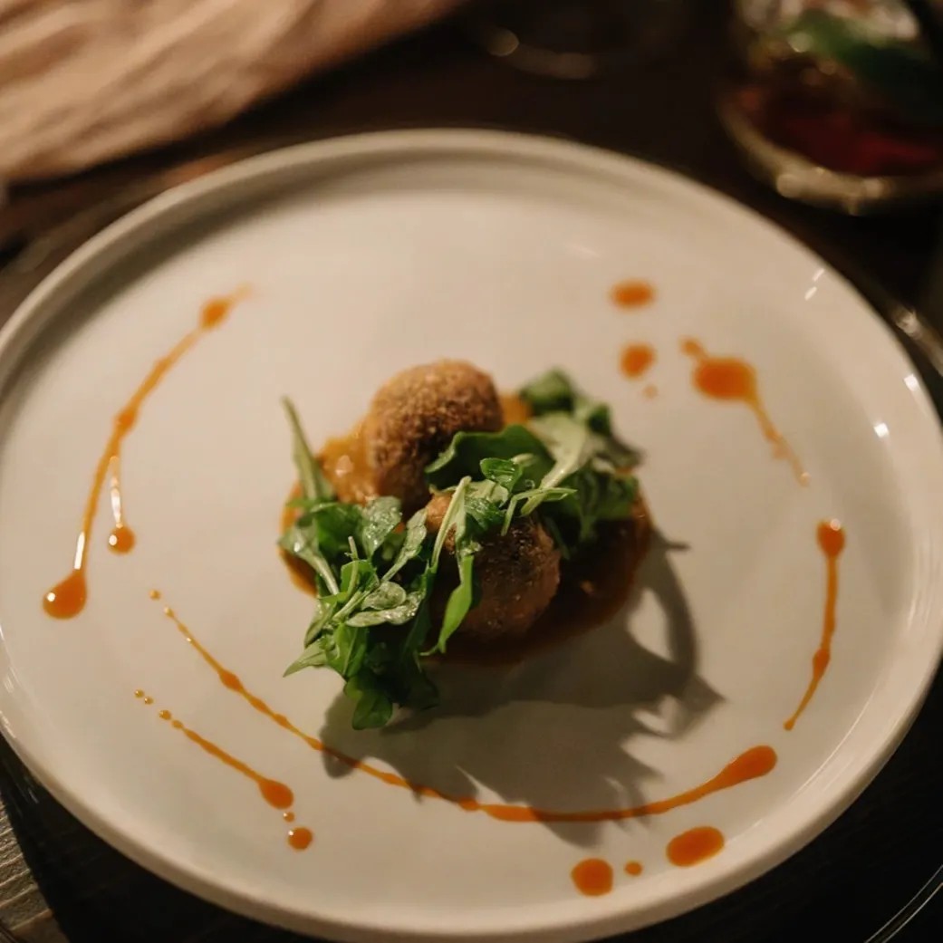 Image alt description