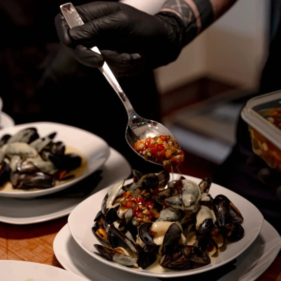 Image alt description