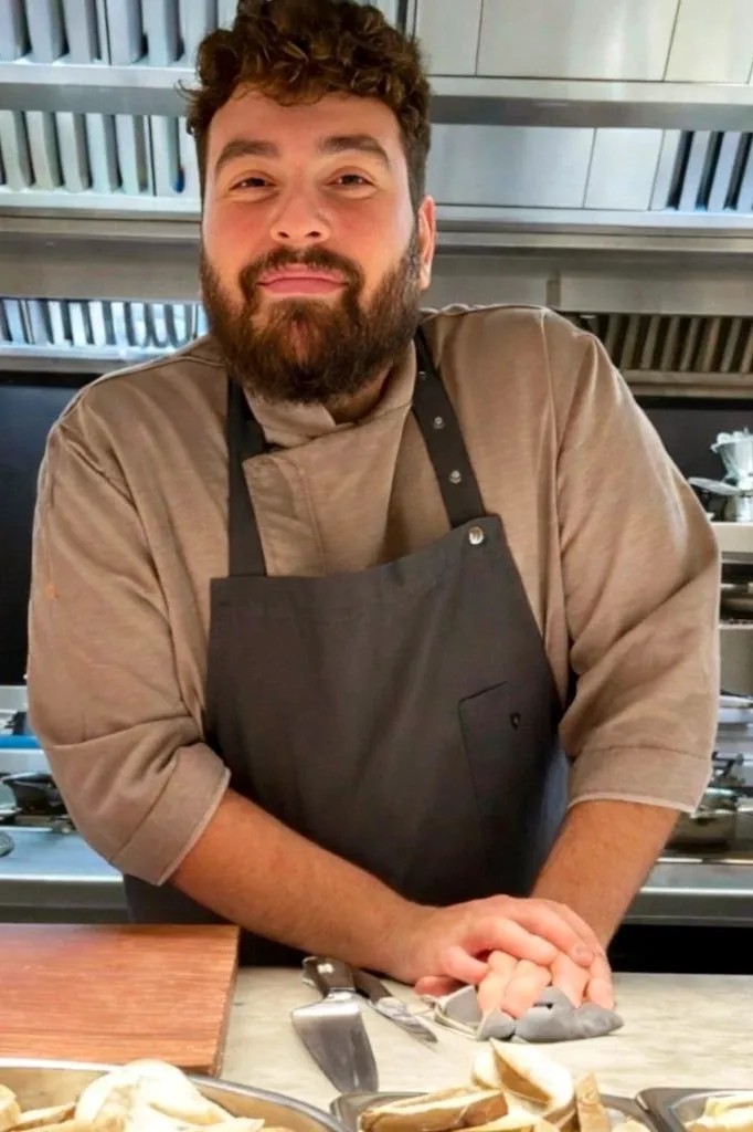 Image alt description