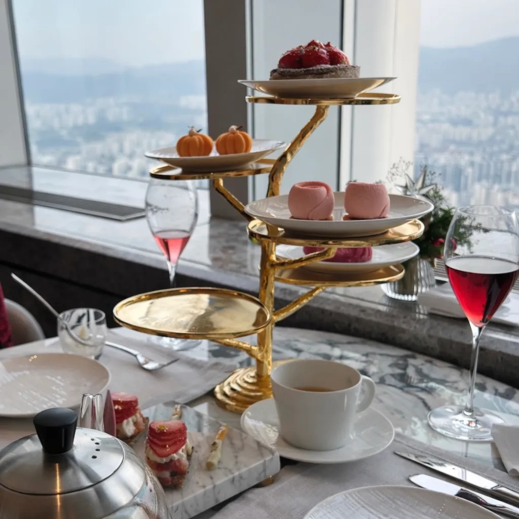 Image alt description