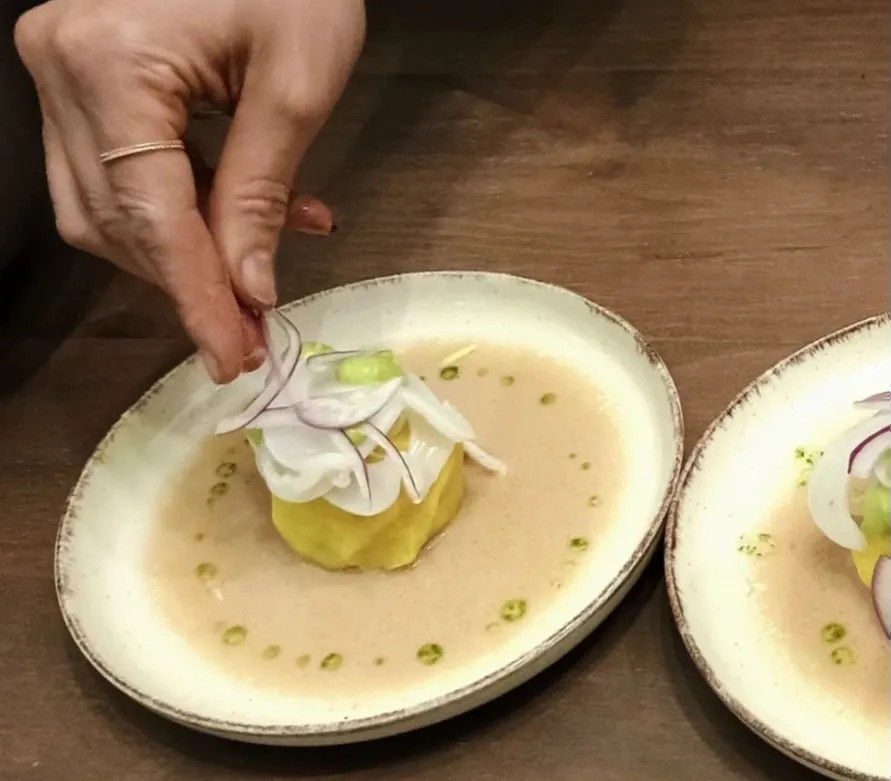 Image alt description