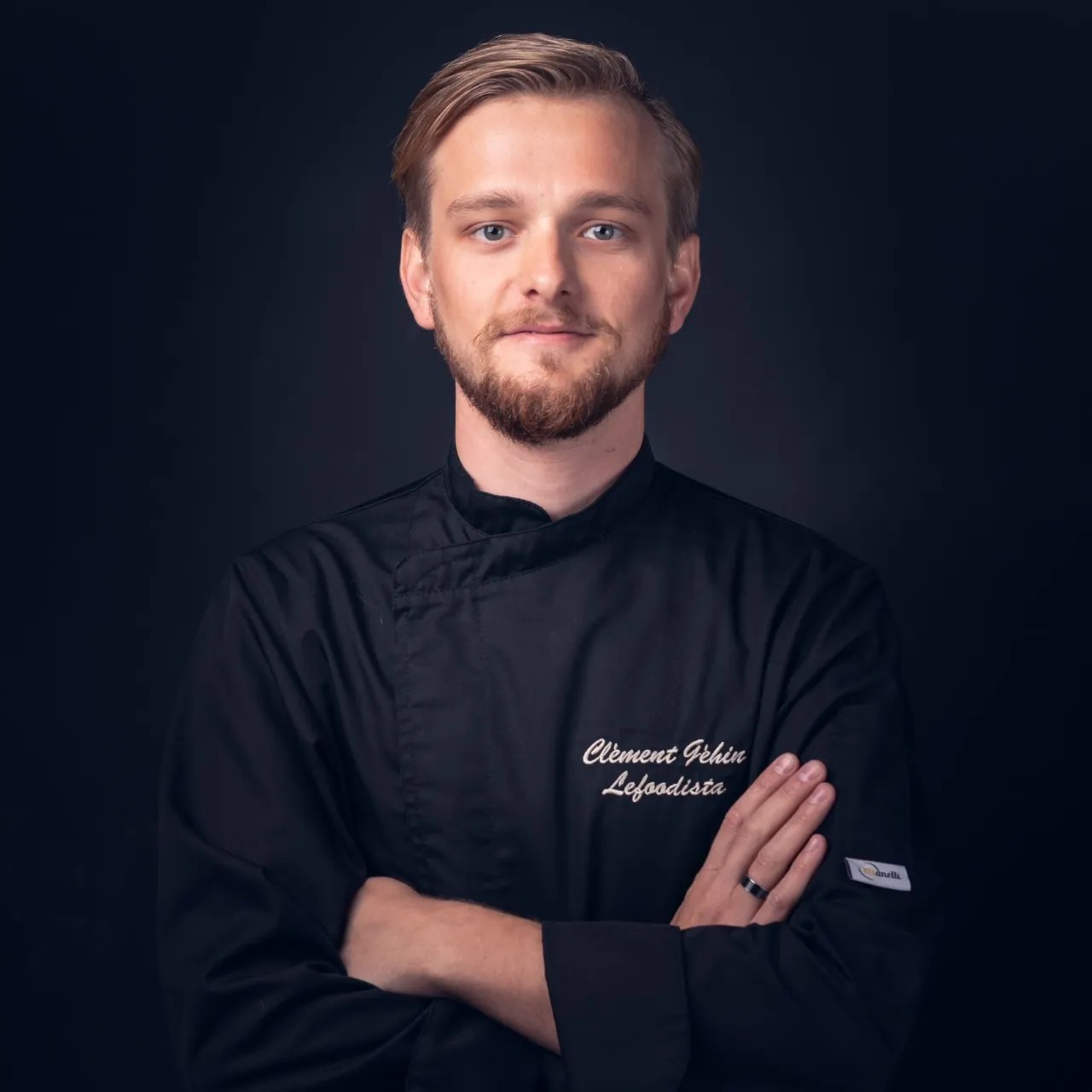 Image alt description