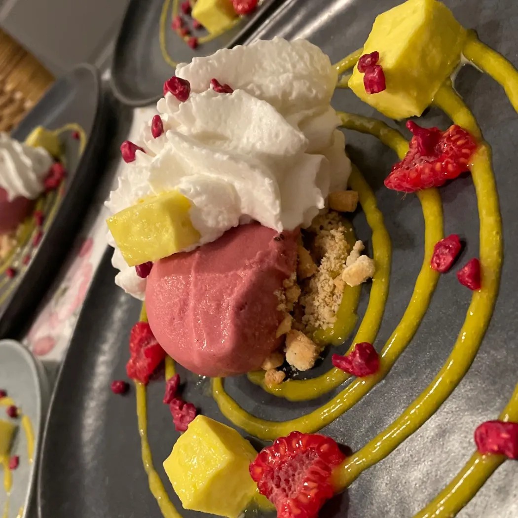 Image alt description